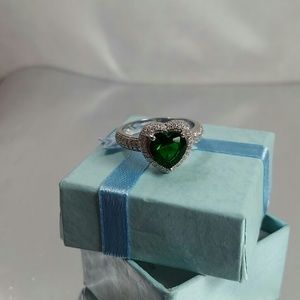 Emerald heart ring